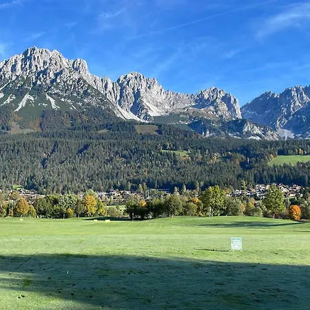 Gemuetliche Im Bergdoktordorf 別荘