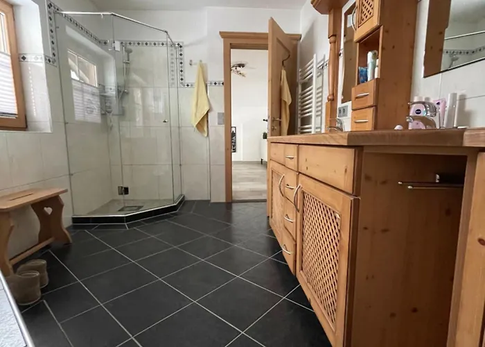 Gemuetliche Im Bergdoktordorf المو