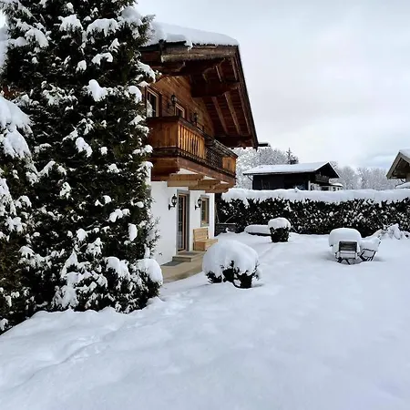 Gemuetliche Im Bergdoktordorf Casa de Férias